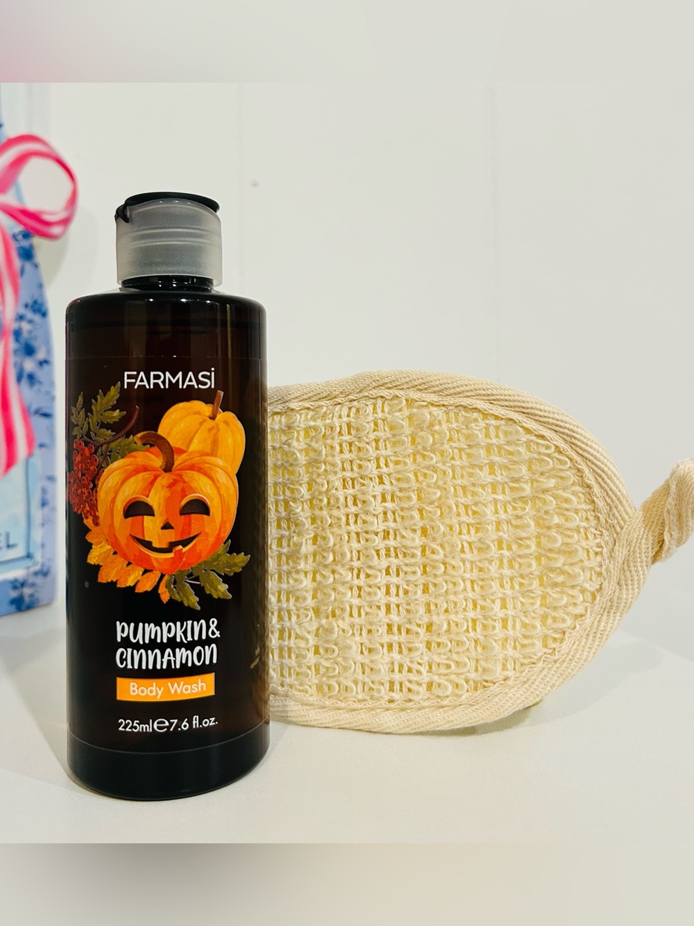 Farmasi Pumpkin & Cinnamon Body Wash with Cream Exfoliating Pad